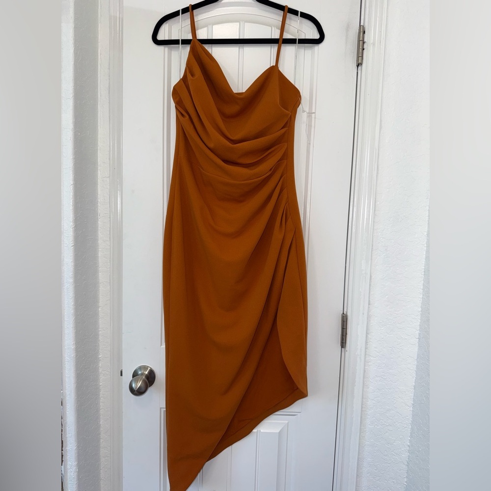 ✨New✨Elliatt Carissa Asymmetrical Dress - Picture 3 of 9
